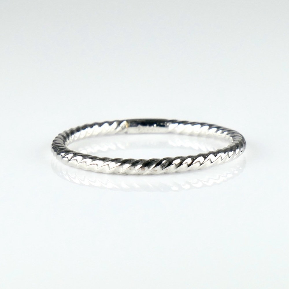 14K White Gold 1.8mm Twisted Cable Stackable Band Ring sz. 7.5- New